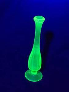 lot 239 image: Vintage Green Depression Uranium Glass Bud Vase