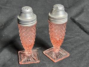 lot 281 image: Pair of Pineapple Pattern Pink Depression Glass Salt and Pepper Shakers