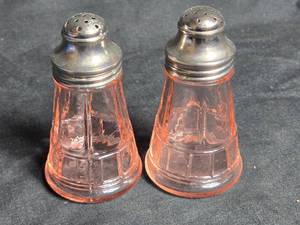 lot 288 image: Pair of Pink Depression Glass Salt and Pepper Shakers