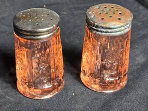 lot 291 image: Pair of Amber Depression Glass Salt and Pepper Shakers