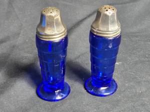 lot 294 image: Pair of Cobalt Blue Glass Salt and Pepper Shakers with Metal Lids