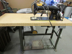 lot 2 image: Vintage Singer