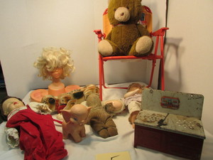 lot 5 image: Vintage Toys
