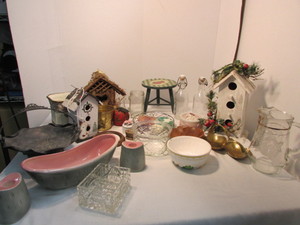 lot 6 image: Vintage Dcor