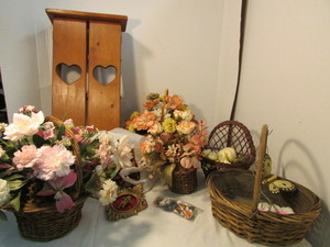 lot 8 image: SeasonalVintage Dcor