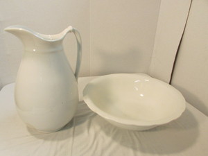 lot 17 image: Wash Pitcher and Basin