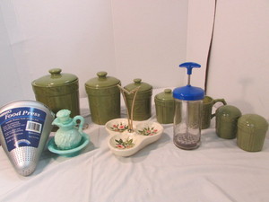 lot 18 image: Vintage Decor