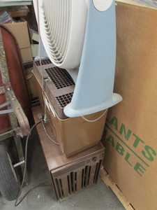 lot 26 image: Home Comfort Items
