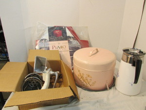 lot 29 image: Vintage Household Items