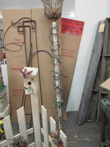 lot 46 image: Outdoor Dcor
