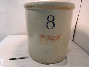 lot 70 image: Vintage Red Wing #8 Crock