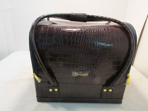 lot 76 image: Carry - All