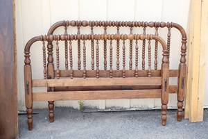 Vintage Jenny Lind Spool Bed