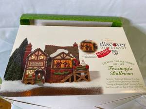 lot 102 image: Department 56 Dickens Village Fezzwigs Ballroom
