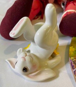 lot 120 image: Fun Easter Decorations