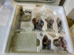 lot 134 image: Department 56 Dickens Village Accessories