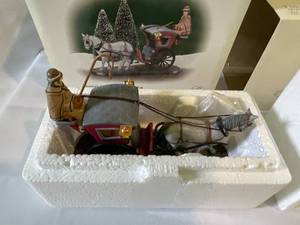 lot 141 image: Department 56 Carriage Figures in The Original Boxes