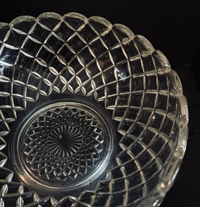 lot 35 image: Vintage Tiffin Franciscan Williamsburg Centerpiece Bowl