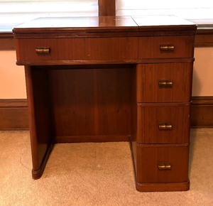 lot 39 image: Sewing Table with White E-6354 Sewing Machine