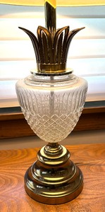 lot 40 image: Lovely Vintage Table Lamp