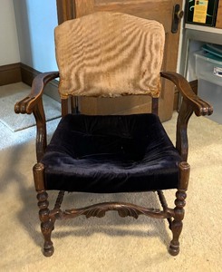 lot 41 image: Charming Vintage Arm Chair