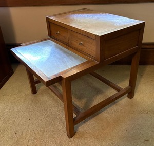 lot 42 image: Vintage American of Martinsville Step Side Table  End Table