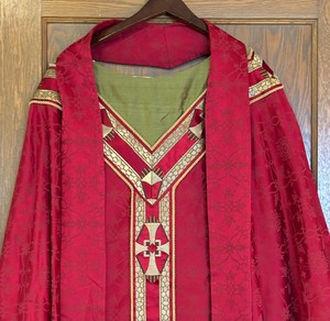 lot 30 image: Catholic Priest Chasuble Vestment Robe