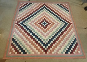 lot 80 image: Vintage Quilt