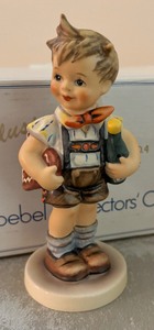 lot 82 image: Four Cute Hummel Figurines