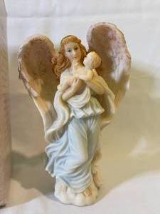 lot 152 image: Seraphim Classics Heavens Helper Statue Model 69997