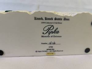 lot 159 image: Limited Edition Pipka Knock Knock Santa Door Statue