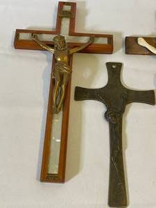 lot 177 image: Five Vintage Crucifixes