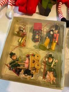 lot 194 image: Assorted Christmas Ornaments
