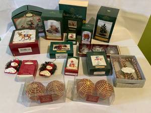 lot 190 image: Assorted Christmas Decorations