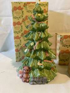 lot 195 image: 1980s Treasured Memories Musical Christmas Trees and Hanging Christmas Stockings Statue