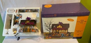 lot 199 image: Department 56 1031 Trick or Treat Drive In, Original Box