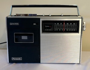 lot 96 image: Vintage RQ-437S Panasonic Radio  Cassette Tape Player