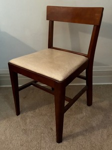 lot 202 image: Charming Mid Century Chair