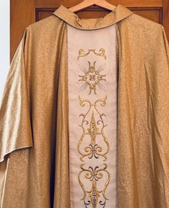 lot 206 image: Catholic Priest Chasuble Vestment Robe by Solivari