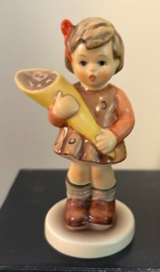 lot 211 image: Seven Vintage Hummel Figurines