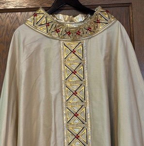 lot 219 image: Catholic Priest Chasuble Vestment Robe by Pietrobon
