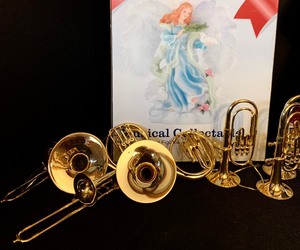 lot 237 image: Gorgeous Christmas Decorations Including Fiber-Optic Angel Figurine