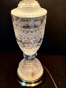lot 238 image: Gorgeous Vintage Glass Base Table Lamp with Shade