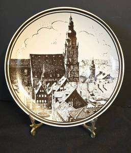 lot 24 image: Three Vintage Goebel Decorative Plates