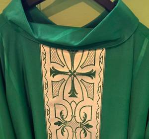 lot 27 image: Catholic Chasuble Robe  Rich Emerald Green Catholic Priest Vestment Robe
