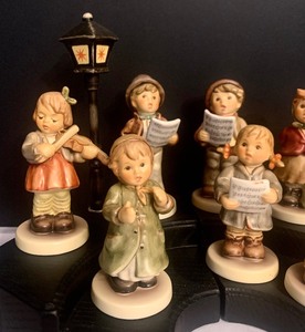 lot 50 image: Vintage Goebel Hummel Kinder Choir