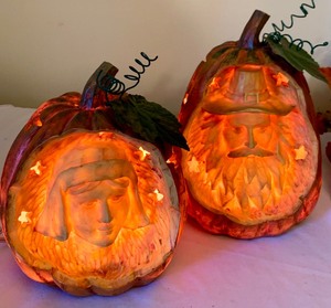 lot 70 image: Awesome Halloween  Fall Decor