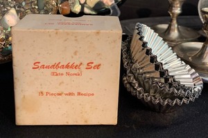 lot 72 image: Beautiful Silver Decor and Colorful Trivets