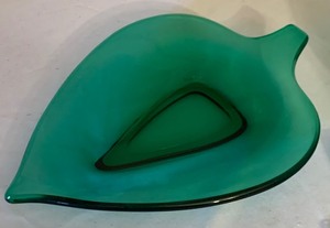 lot 73 image: Vintage Emerald Green Glass Mid Century Serving Pieces  Mayo and Relish Serving Pieces and Glass Ladle