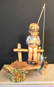 lot 271 image: Vintage Hummel Figurines
